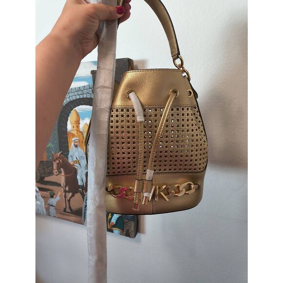 Nwt MSRP $500 Michael Kors gold bucket bag - Picture 1 of 4